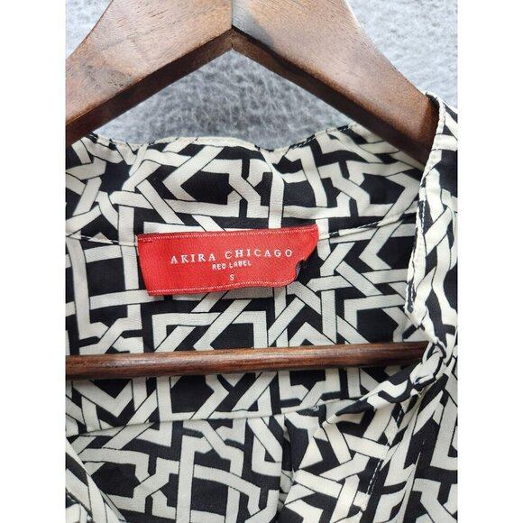 Akira Chicago Red Label Geometric Print Womens Blouse Medium - Picture 2 of 3